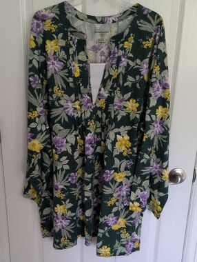✔️Woman Within Green Floral Tunic with Purple and Yellow Flowers
